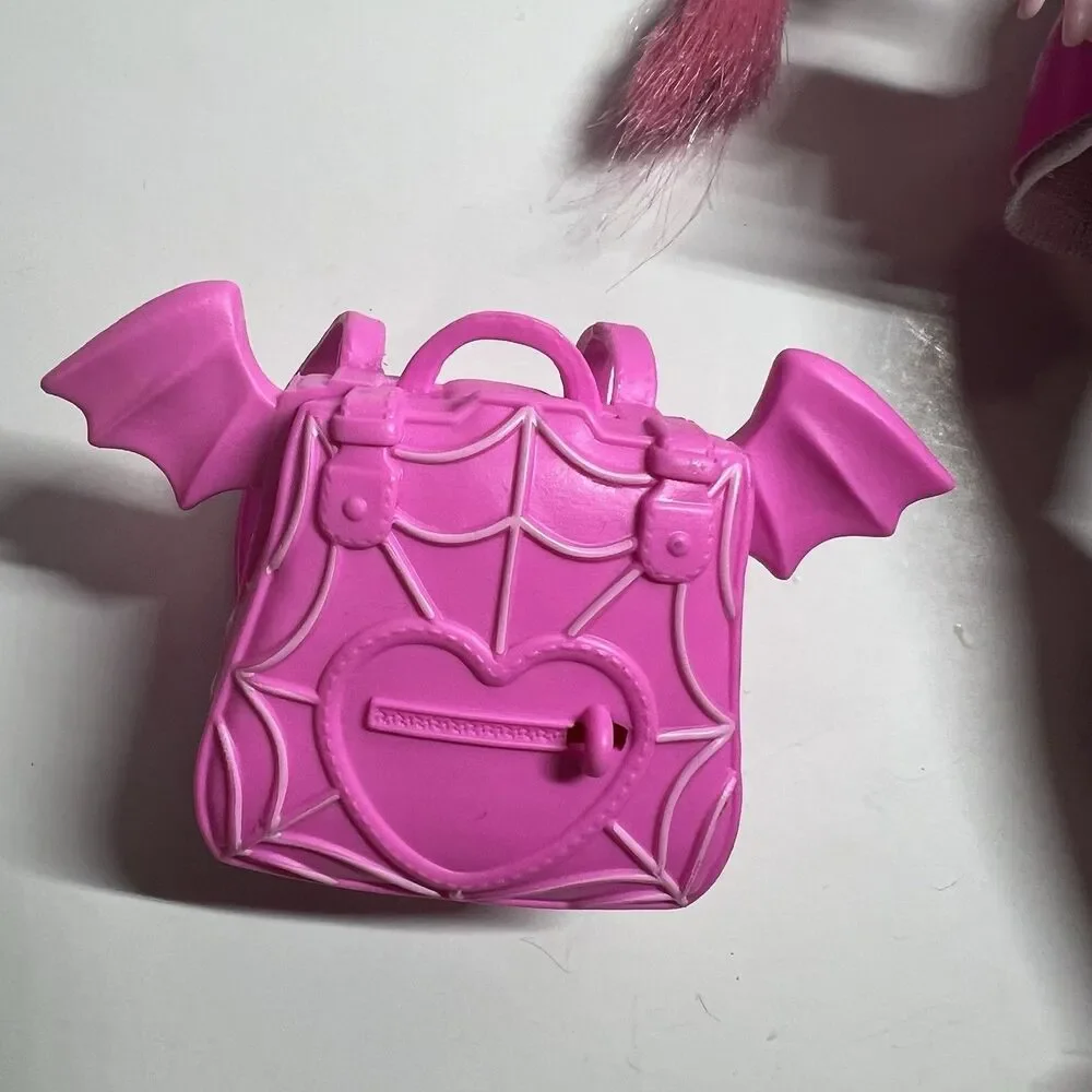 Monster High G3 Draculaura Core Refresh Fashion Doll w/ Backpack Outfits